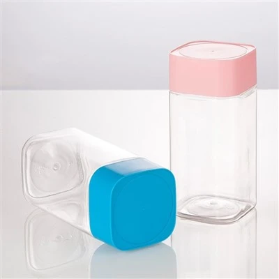 Blaue quadratische Plastikgläser